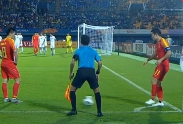 HI HỮU: Phối hợp đá phạt góc ngớ ngẩn nhất mọi thời đại