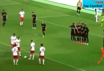 VIDEO: Dàn xếp đá phạt theo kiểu 'ruồi bâu', hiệu quả bất ngờ