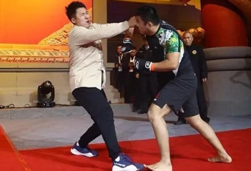 VIDEO: Từ Hiểu Đông hạ gục cao thủ Vịnh Xuân chỉ với 1 phút