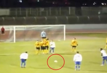 HI HỮU: Dàn xếp đá phạt rất đẹp mắt nhưng... quên sút bóng