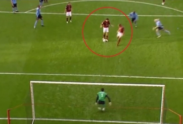 VIDEO: Cú đá penalty ngớ ngẩn nhất lịch sử Ngoại hạng Anh