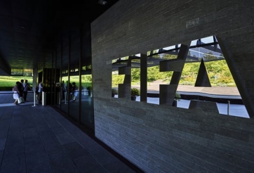 NÓNG: FIFA yêu cầu tất cả cầu thủ giảm một nửa lương