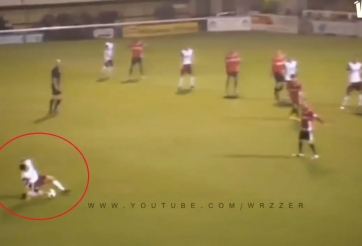 VIDEO: Cử cầu thủ 'ngáo' nhất đội đá phạt và cái kết đắng 