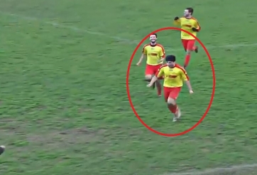 VIDEO: Màn ăn mừng đau đớn và điên loạn nhất lịch sử bóng đá