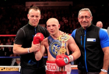 Thách thức cựu vương boxing, 'trẻ trâu bàn phím' nhận cái kết đau đớn