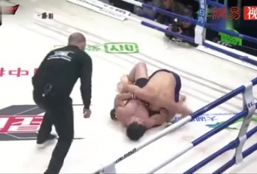 VIDEO: Võ sĩ Nhật ngất lịm, co giật sau đòn siết của 'Con hổ MMA TQ'