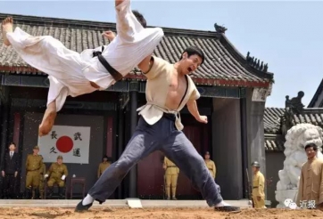 VIDEO: 'Bát Quái Chưởng đại sư' thua ê chề khi thách đấu võ sĩ boxing