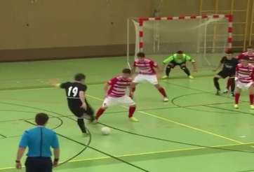 VIDEO: Cú dứt điểm siêu hạng 'xuyên táo' 3 cầu thủ đối phương