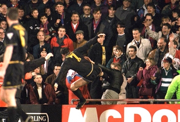 Lăng mạ sao MU, CĐV trả giá bằng cả cuộc đời