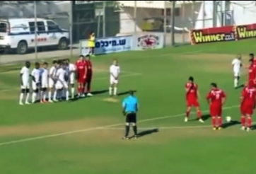 VIDEO: Dàn xếp đá phạt thành bàn xứng đáng nhận tượng vàng Oscar