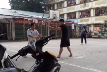 Thầy dạy võ cổ truyền bị đá 'sấp mặt' khi thách đấu võ sĩ tán thủ