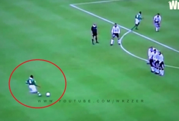 VIDEO: Ngã ngửa trước pha đá phạt khó hiểu nhất thế giới