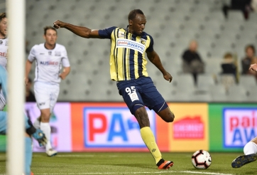 VIDEO: 'Tia chớp' Usain Bolt lập cú đúp ở lần đầu đá chính