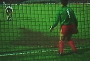 VIDEO: Thủ môn dùng chiêu 'Túy quyền' để cản penalty và cái kết mĩ mãn