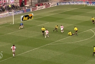 VIDEO: Ibrahimovic và bàn thắng solo hoàn hảo nhất thế giới