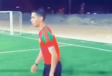 VIDEO: 'Người anh em song sinh' của Ronaldo xuất hiện trên sân phủi