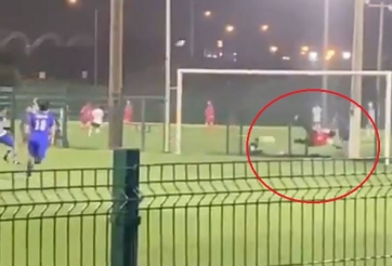 VIDEO: Thủ môn cản phá penalty nhờ đoán trước tương lai