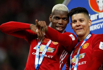 Tham gia đánh bài, sao MU nhận cảnh cáo