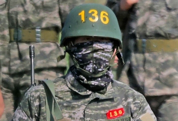 Son Heung-min xuất hiện với hình ảnh như phim hành động