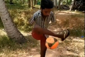 VIDEO: Người đàn ông cụt 2 tay tâng bóng đỉnh như Ronaldo