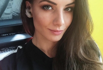 Ngắm nhan sắc của nữ trọng tài gợi cảm nhất hành tinh