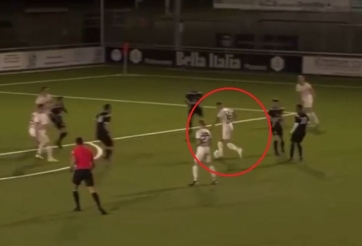 VIDEO: Chỉ dùng 1 tuyệt chiêu, cầu thủ lừa cả đội bạn rồi ghi bàn