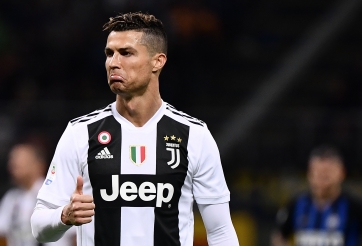 Kỹ sư 41 tuổi khiến Ronaldo, Carlos ngả mũ với kỉ lục sút bóng