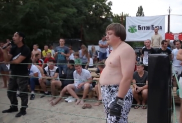 Luật sư béo phì thách đấu võ sĩ MMA chuyên nghiệp và cái kết đắng