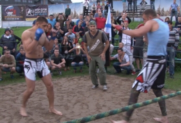 Võ sĩ Nga lật ngược tình thế, thắng mãn nhãn đặc nhiệm hải quân cao 2m