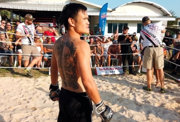 'Bản sao Thành Long' tung tuyệt kỹ tất sát gây chấn động đất Thái