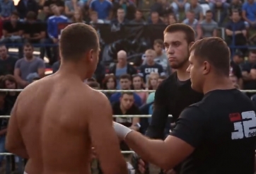 Sinh viên Nga gây sốt với chiến thắng mãn nhãn trước Gymer nặng 100kg