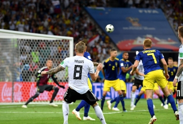 VIDEO: Siêu sao nhí tái hiện tuyệt phẩm đá phạt Kroos - Reus