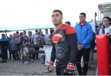 VIDEO: 'Siêu nhân' xuất hiện trên đất Nga với trận đấu đầy thất vọng