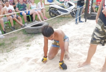 'Cao thủ học đường' Thái Lan thành trò cười khi đối đầu võ sĩ MMA