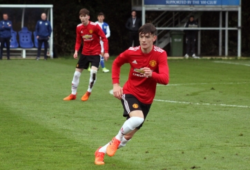 VIDEO: Lứa trẻ MU phối hợp mê hoặc, ghi bàn thắng để đời