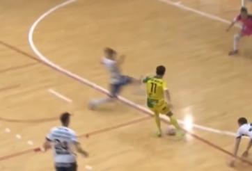 VIDEO: Siêu phẩm solo khiến tất cả người xem phải đứng ngồi không yên