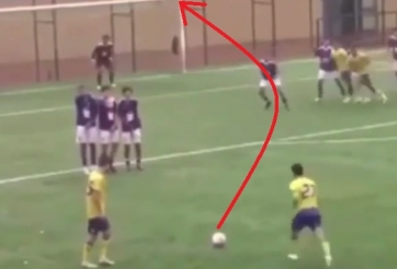 VIDEO: Pha đá phạt với quỹ đạo không tưởng làm nản lòng mọi hàng phòng ngự