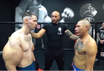 VIDEO: 11 triệu lượt xem võ sĩ U50 đánh gục đối thủ có 2 cánh tay khổng lồ