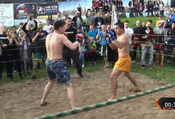 VIDEO: 25 triệu lượt xem học sinh đánh bại cao thủ karate