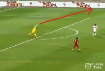 VIDEO: Choáng ngợp trước pha phát bóng bằng tay như tên lửa của thủ môn châu Á