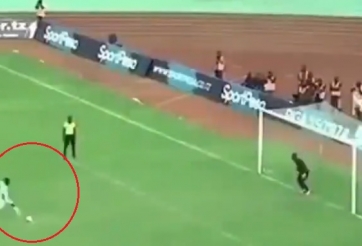 VIDEO: 'Nổ đom đóm mắt' với pha đá penalty gây ức chế nhất thế giới 