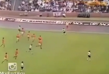 VIDEO: 'Ngã ngửa' trước chiến thuật cực dị của ĐT Hà Lan năm 1970