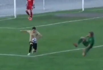 VIDEO: Muốn làm cao thủ võ lâm nhưng phải đi đá bóng và cái kết