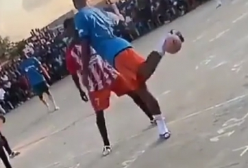 VIDEO: Pha biểu diễn skill bị đánh cũng không oan của cầu thủ châu Phi