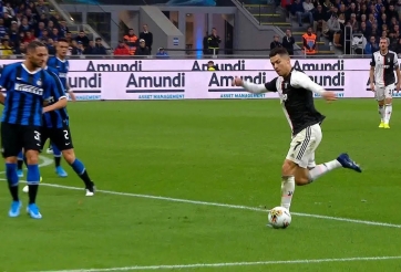 VIDEO: Nữ cầu thủ đưa skill được CR7 sáng tạo lên tầm cao mới