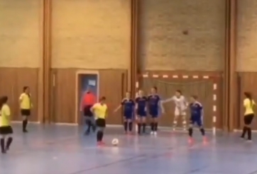 VIDEO: Đỉnh cao của đơn giản - hiệu quả trong phối hợp đá phạt