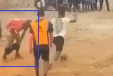 HÀI HƯỚC: Dùng skill cực 'lầy' khiến đối thủ rơi cả quần