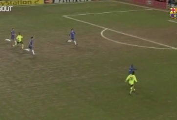 VIDEO: Messi 18 tuổi khiến hàng thủ trứ danh của Chelsea khốn khổ