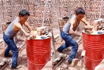 VIDEO: Võ sĩ Trung Quốc dùng cánh tay cụt chém gạch như đậu phụ