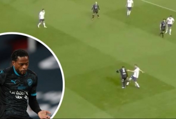 VIDEO: Huyền thoại MU lừa bóng cực đỉnh ở tuổi 39